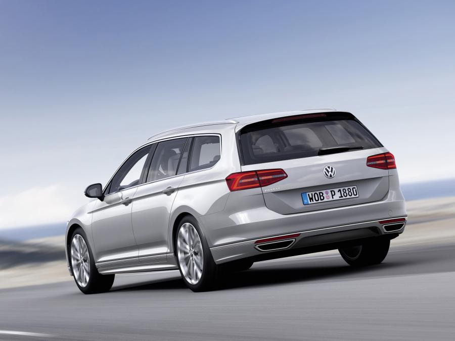  Volkswagen Passat Variant R-Line 2015 года  (фото 2 из 2)